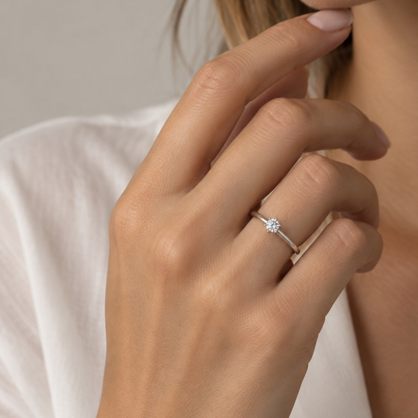 ANILLO SOLITARIO CON SEIS GARRAS