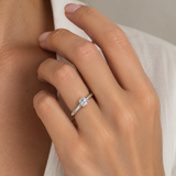 ANILLO SOLITARIO CON ORLA LISA
