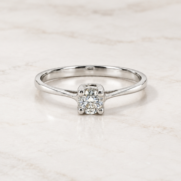 ANILLO SOLITARIO EN CUATRO GARRAS