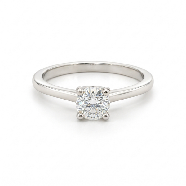 ANILLO SOLITARIO CON DIAMANTE CUATRO GARRAS BANDA AFILADA