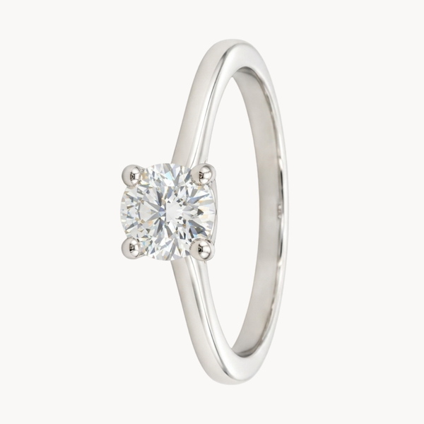 ANILLO SOLITARIO CON DIAMANTE CUATRO GARRAS BANDA AFILADA