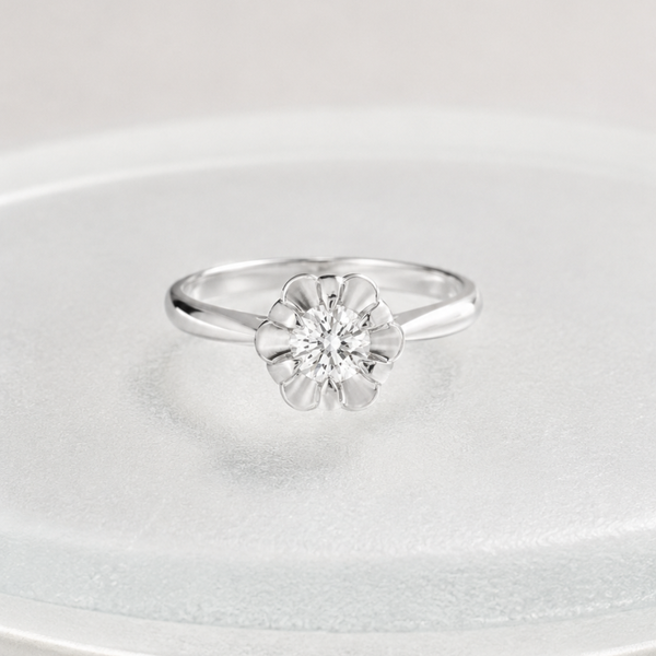 ANILLO FLOR CON DIAMANTE CENTRAL