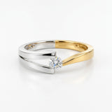 ANILLO SOLITARIO BICOLOR BANDAS CON DIAMANTE SUSPENDIDO