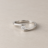 ANILLO SOLITARIO CRUZADO CON DIAMANTE 0.10 QUILATES EN SUSPENSION