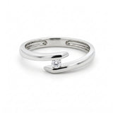 ANILLO SOLITARIO CRUZADO CON DIAMANTE 0.050 QUILATES