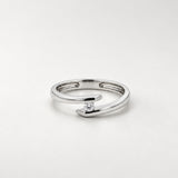 ANILLO SOLITARIO CRUZADO CON DIAMANTE 0.050 QUILATES
