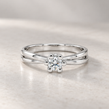 ANILLO SOLITARIO CON LOS BRAZOS ENTRELAZADOS