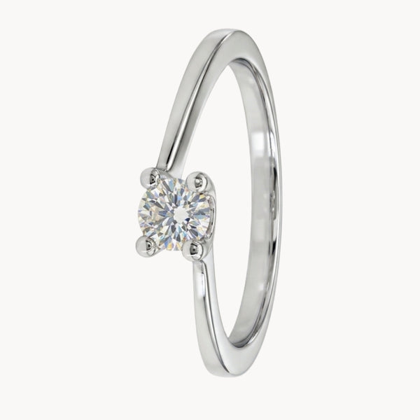 ANILLO SOLITARIO DIAMANTE 0.25 QUILATES CUATRO GARRAS BANDA EN DIAGONAL