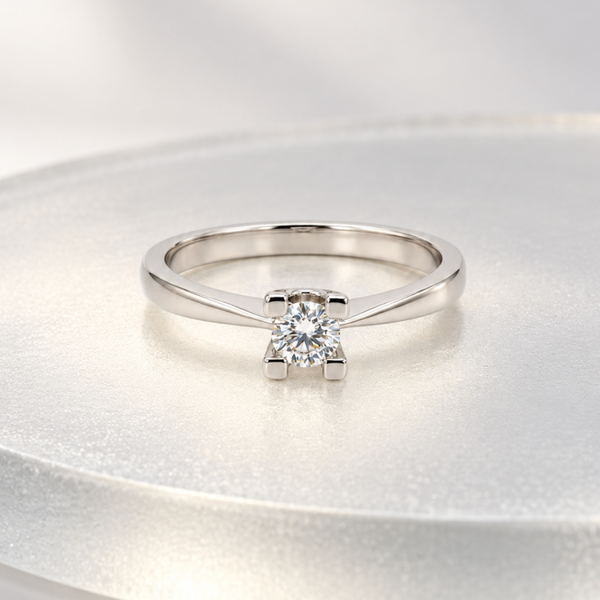 SOLITAIRE RING WITH SQUARE PRONGS