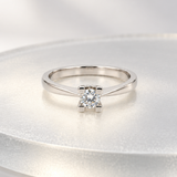 ANILLO SOLITARIO CON GARRAS CUADRADAS
