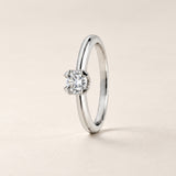 ANEL SOLITÁRIO COM DIAMANTE DE 0,30 QUILATES, GARRAS ARREDONDADAS, CERTIFICADO GIA