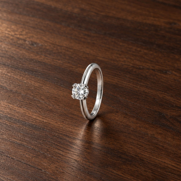 ANEL SOLITÁRIO DE DIAMANTE DE 0,55 QUILATES, COM GARRAS ARREDONDADAS, CERTIFICADO GIA