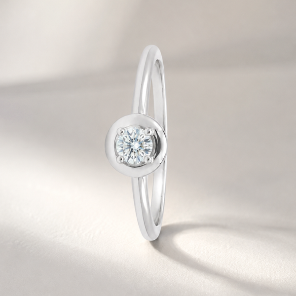 SOLITAIRE DIAMOND RING WITH PLAIN HALO