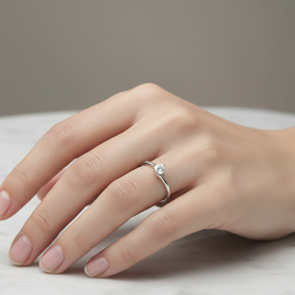 ANEL SOLITÁRIO COM DIAMANTE 0,21 QUILATES GABBY