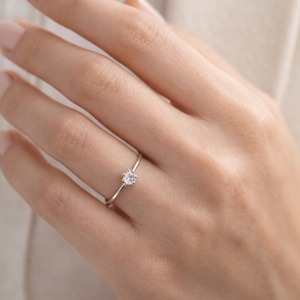 ANILLO SOLITARIO CON DIAMANTE 0.16 QUILATES VEGA