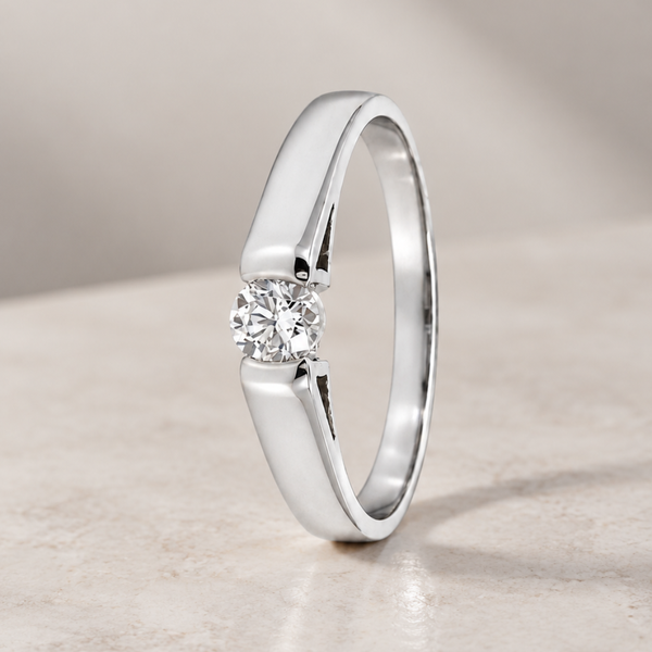 ANEL DE DIAMANTE CENTRAL EM TENSÃO