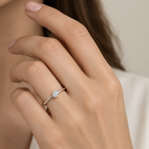 SOLITAIRE RING WITH SIX PRONGS