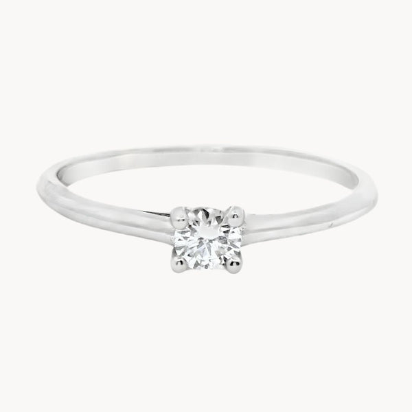 ANILLO SOLITARIO CUATRO GARRAS CON DIAMANTE 0.14 QUILATES GERTIE