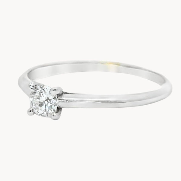 ANILLO SOLITARIO CUATRO GARRAS CON DIAMANTE 0.20 QUILATES GERTIE