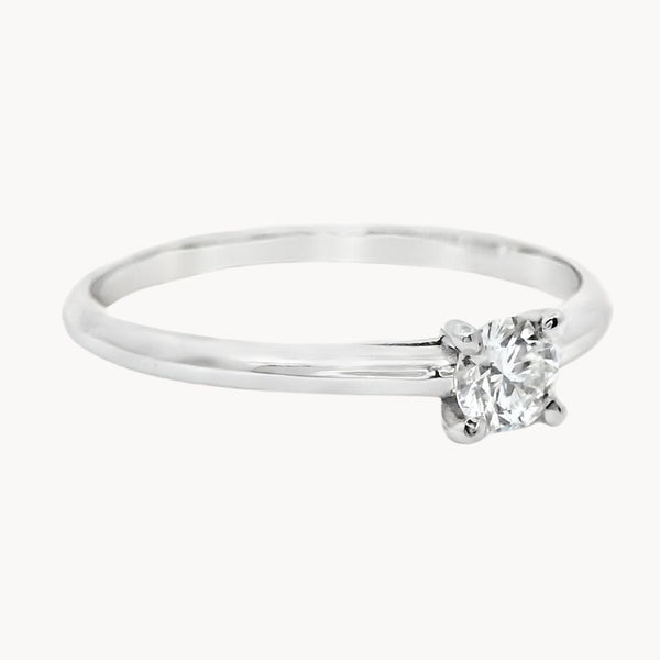 ANILLO SOLITARIO CUATRO GARRAS CON DIAMANTE 0.20 QUILATES GERTIE