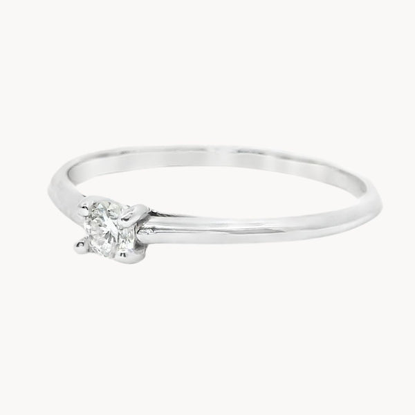 ANILLO SOLITARIO CUATRO GARRAS CON DIAMANTE 0.12 QUILATES GERTIE