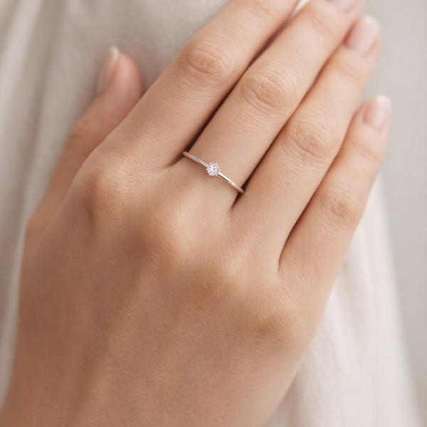 ANILLO SOLITARIO CON DIAMANTE 0.11 QUILATES BRIGID