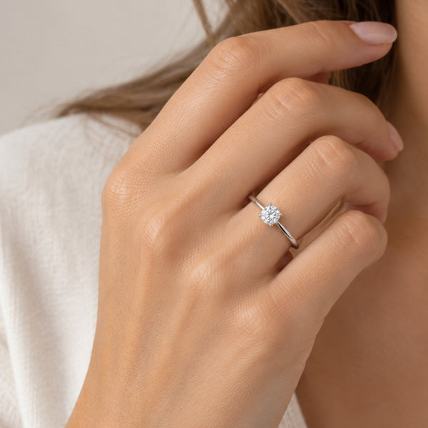 ANILLO SOLITARIO BANDA AFILADA CON DIAMANTE 0.45 QUILATES