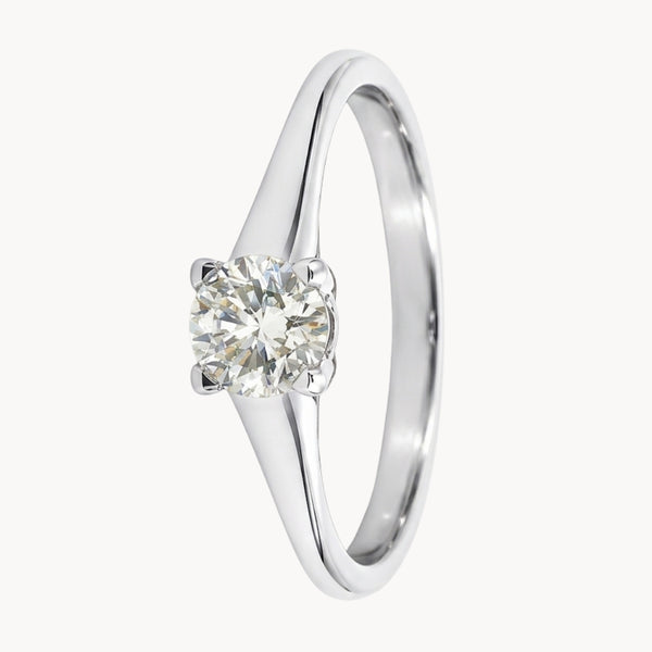 ANILLO SOLITARIO BANDA TRIANGULAR CON DIAMANTE 0.40 QUILATES