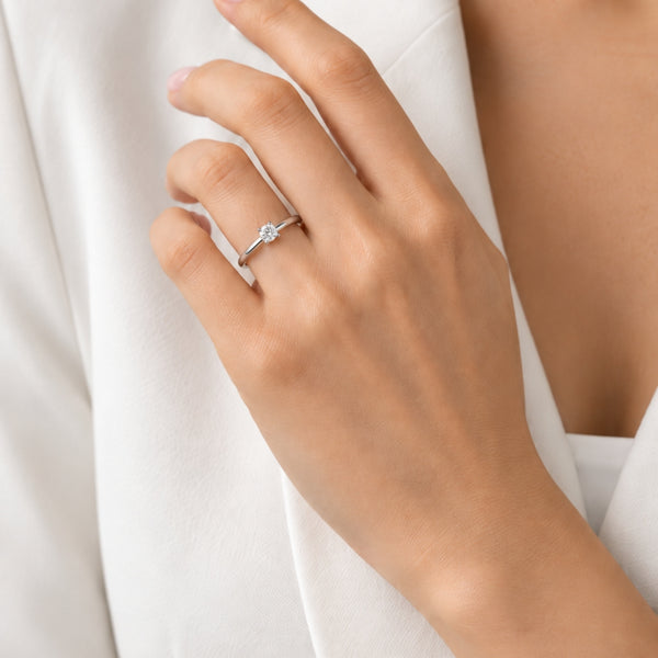 ANILLO SOLITARIO CUATRO GARRAS CON DIAMANTE 0.36 QUILATES