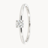ANILLO SOLITARIO BANDA FINA CUATRO GARRAS CON DIAMANTE 0.14 QUILATES