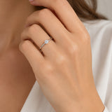 ANILLO SOLITARIO BANDA FINA CUATRO GARRAS CON DIAMANTE 0.14 QUILATES