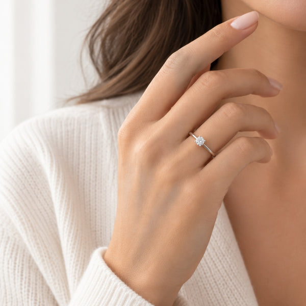 ANILLO SOLITARIO CLASICO CON DIAMANTE ELEVADO 0.23 QUILATES
