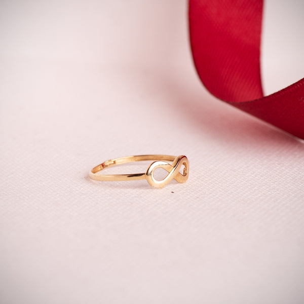INFINITE RING WITH A POLISHED FINISH