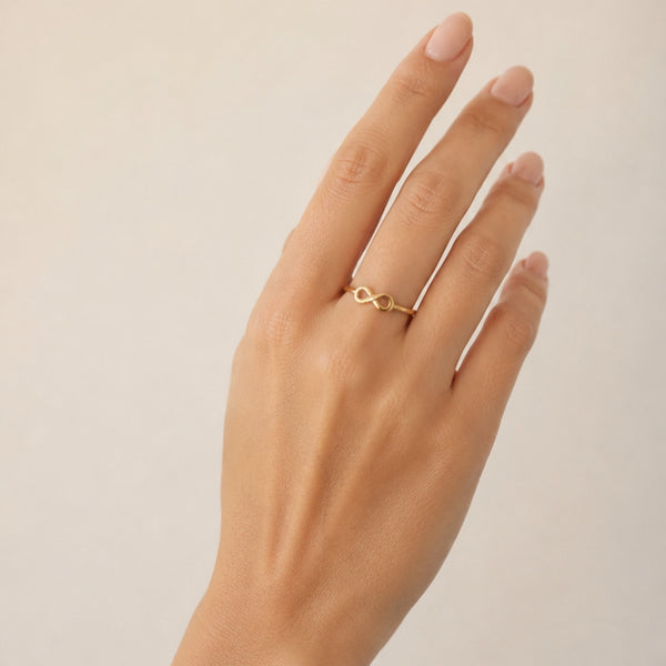 INFINITE RING WITH A POLISHED FINISH