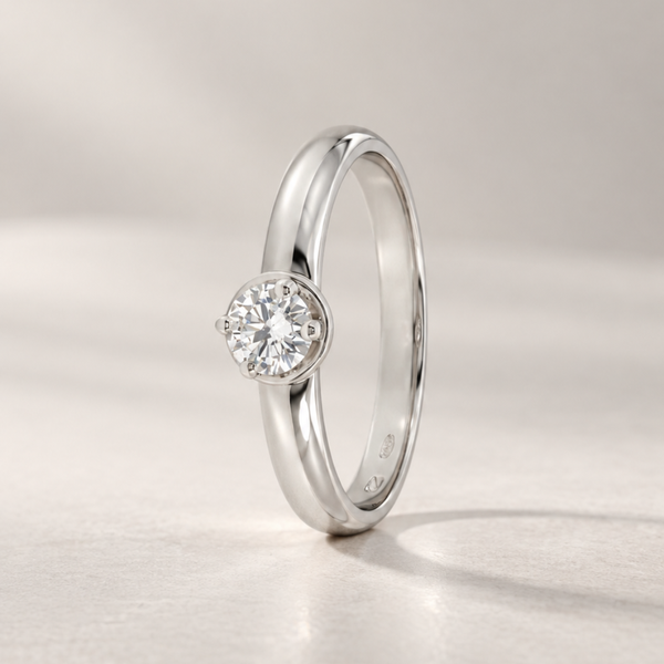 SOLITAIRE RING WITH PLAIN HALO