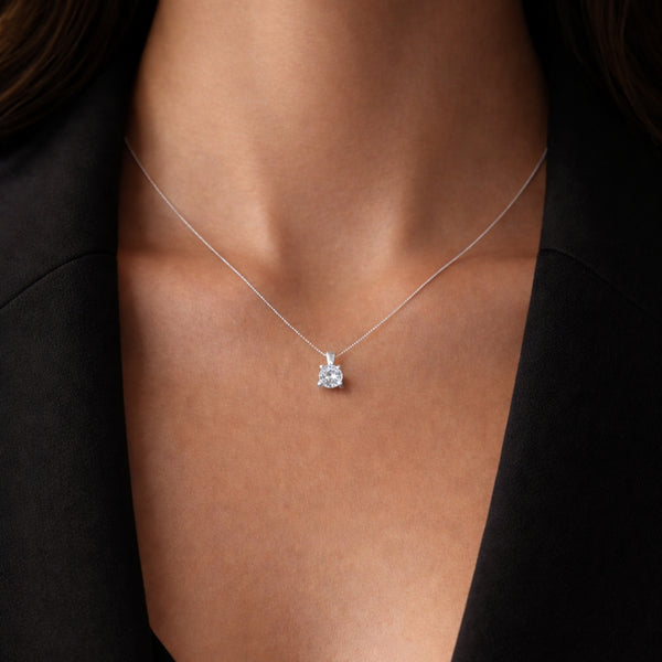 COLGANTE CON DIAMANTE GARRAS 0.50 QUILATES PUNTO DE LUZ CERTIFICADO IGI