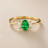 ANILLO CON ESMERALDA OVAL Y DIAMANTES CREADOS MARQUISE