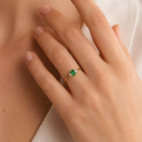ANILLO CON ESMERALDA OVAL Y DIAMANTES CREADOS MARQUISE