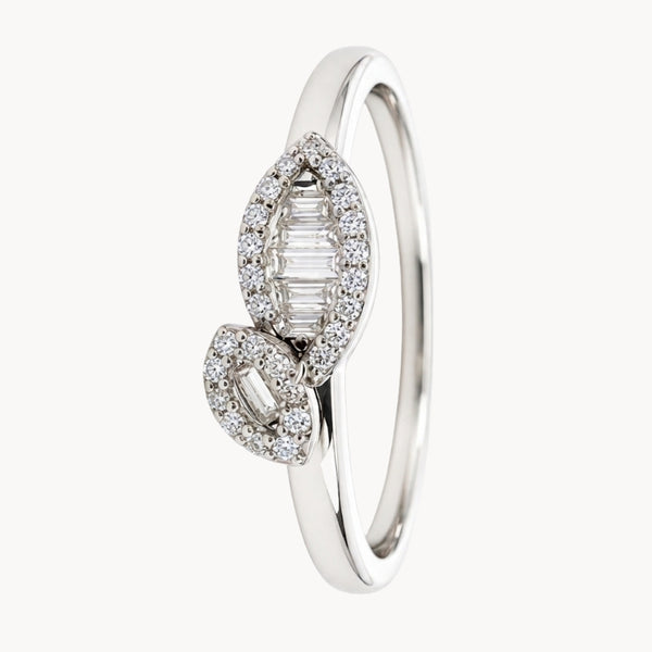 ANEL EM FORMA DE FOLHAS COM DIAMANTES BRILHANTES E BAGUETTE