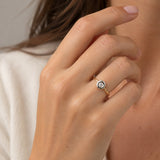 ANILLO SOLITARIO BICOLOR CON DIAMANTE EN CHATON 0.14 QUILATES