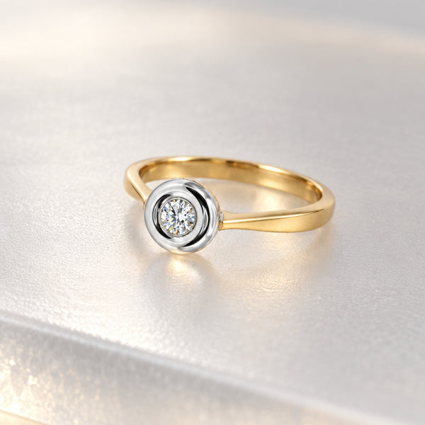 ANILLO SOLITARIO BICOLOR CON DIAMANTE EN CHATON 0.14 QUILATES