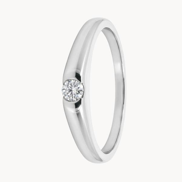 SOLITAIRE RING WITH CENTER DIAMOND