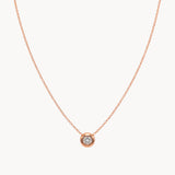 COLGANTE DIAMANTE CHATON 0.10 QUILATES PUNTO DE LUZ