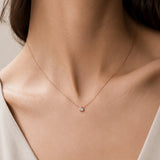 COLGANTE DIAMANTE CHATON 0.10 QUILATES PUNTO DE LUZ