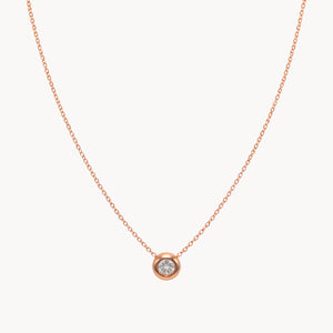 COLGANTE DIAMANTE CHATON 0.10 QUILATES PUNTO DE LUZ