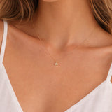 COLGANTE FLOR CON DIAMANTE CAELIE