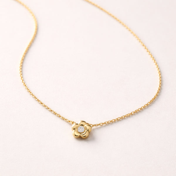 COLGANTE FLOR CON DIAMANTE CAELIE