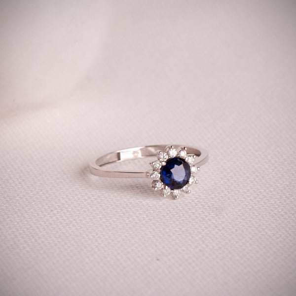 DIANE RING WITH ROUND SAPPHIRE SURROUNDED BY LAB-GROWN DIAMONDS