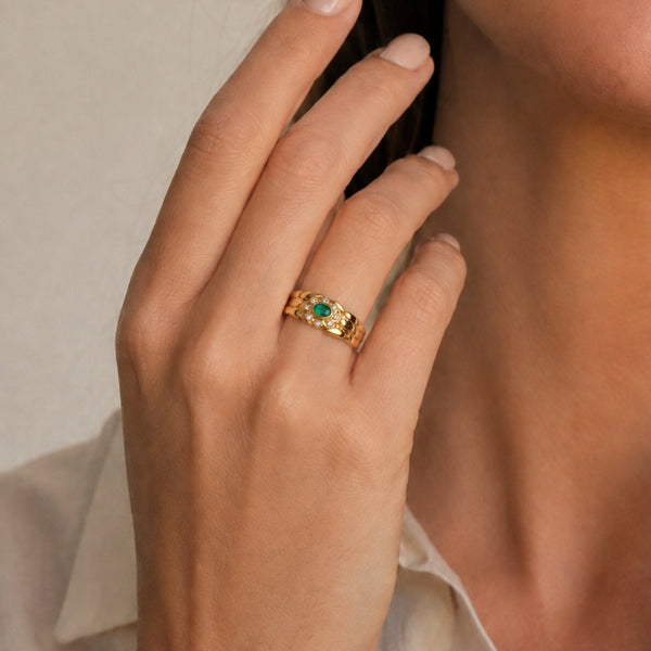 ANILLO PANTER CON ESMERALDA OVAL Y CIRCONITAS