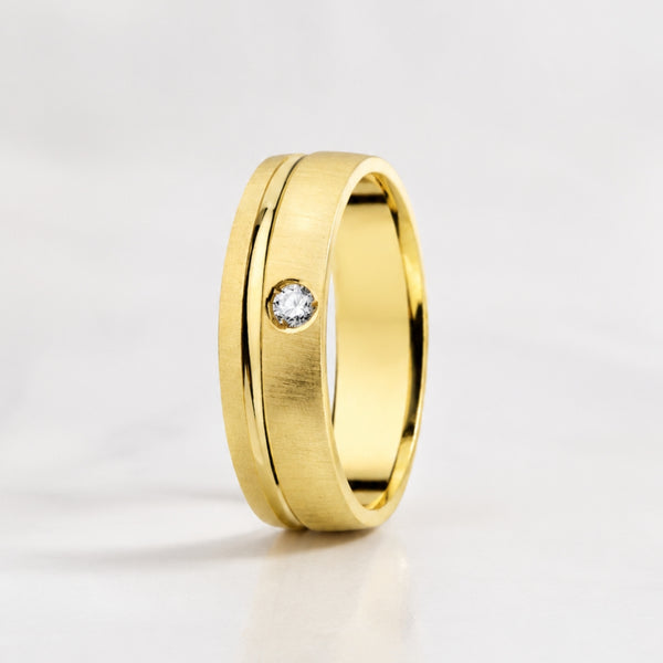 ALIANZA MATE Y BRILLO CON DIAMANTE 5.5MM